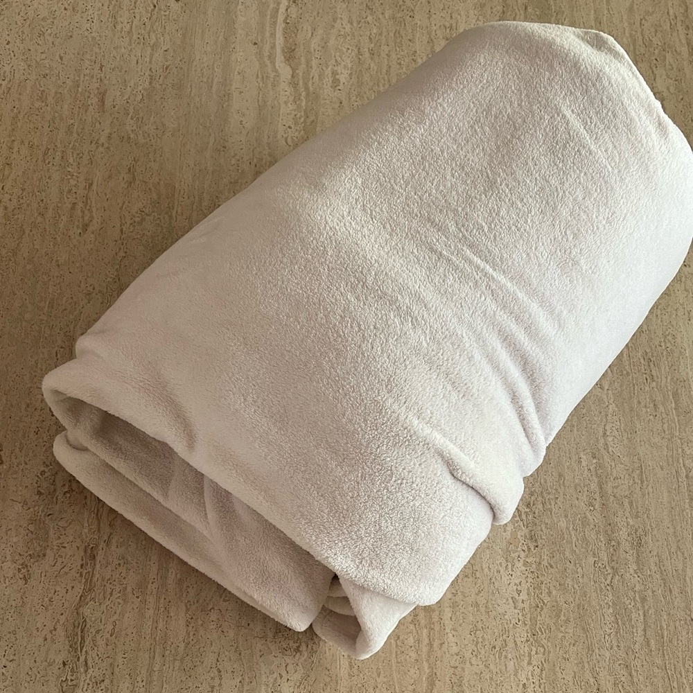 Calvin Klein Blanket - Picture 12 of 13